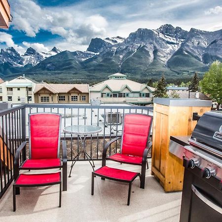The Lookout - Top Floor Corner Unit With Stunning Views Villa Canmore Esterno foto