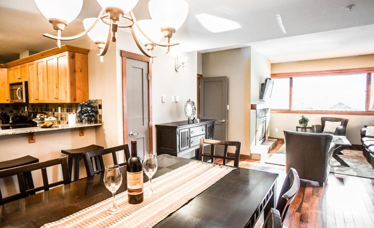 The Lookout - Top Floor Corner Unit With Stunning Views Villa Canmore Esterno foto