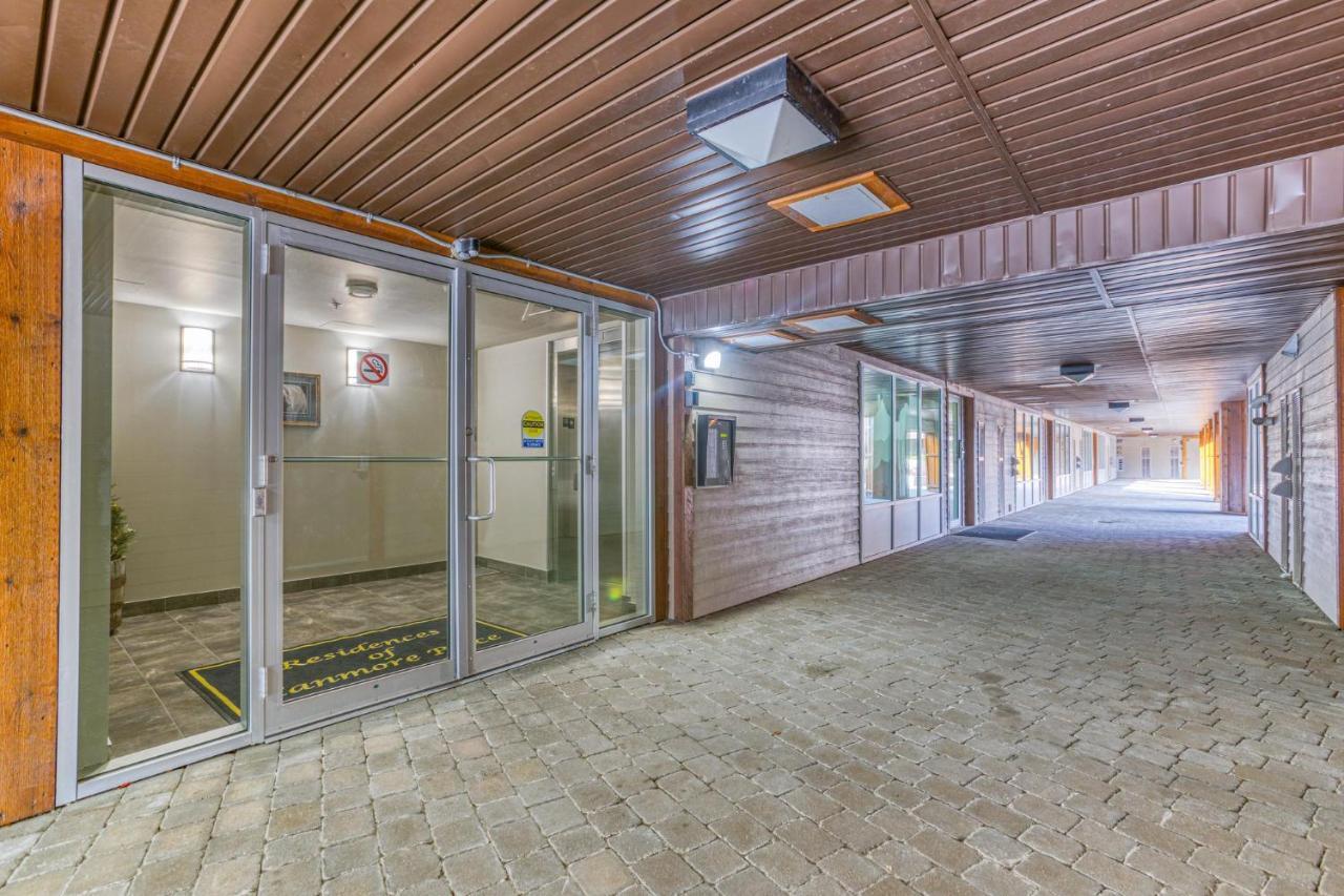 The Lookout - Top Floor Corner Unit With Stunning Views Villa Canmore Esterno foto