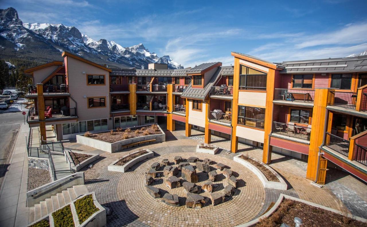 The Lookout - Top Floor Corner Unit With Stunning Views Villa Canmore Esterno foto