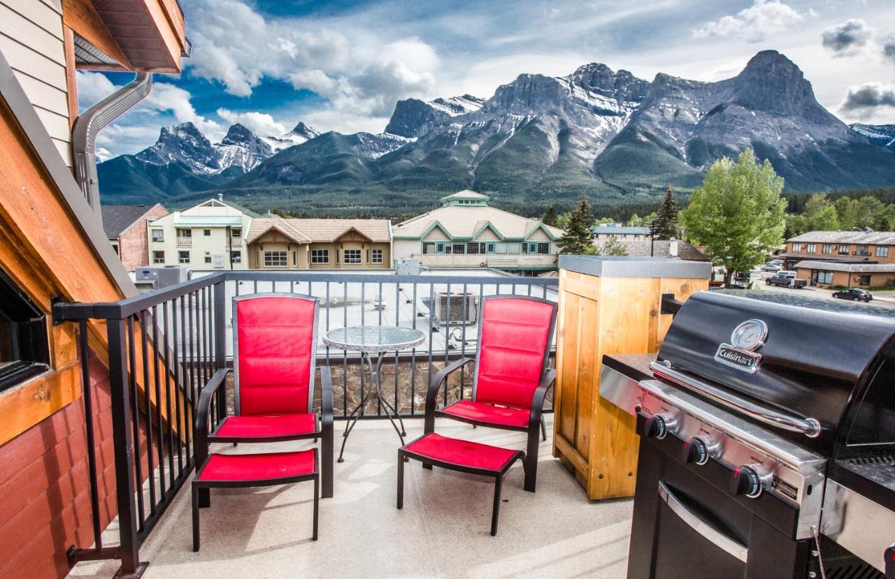 The Lookout - Top Floor Corner Unit With Stunning Views Villa Canmore Esterno foto