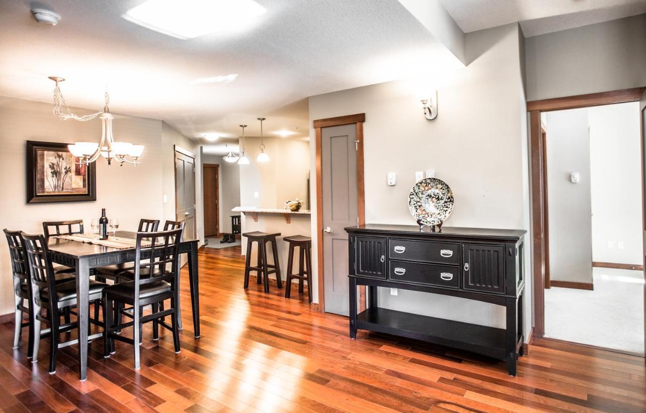The Lookout - Top Floor Corner Unit With Stunning Views Villa Canmore Esterno foto