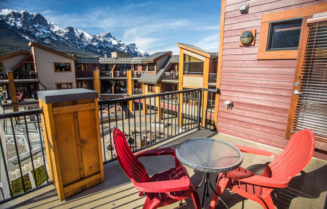 The Lookout - Top Floor Corner Unit With Stunning Views Villa Canmore Esterno foto
